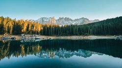 ayurveda-urlaub-italien-suedtirol-hotel-engel-karersee In der Nähe des Hotels Engel befindet sich der Karersee