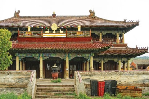 Das mongolische Kloster Amarbayasgalant beherbergt einen eigenen prachtvollen Tempel 