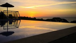 yoga-urlaub-portugal-algarve-suites-alba-resort-spa-sonnenuntergang-meer-blick Ein fantastischer Blick auf den Sonnenuntergang über dem weiten Meer