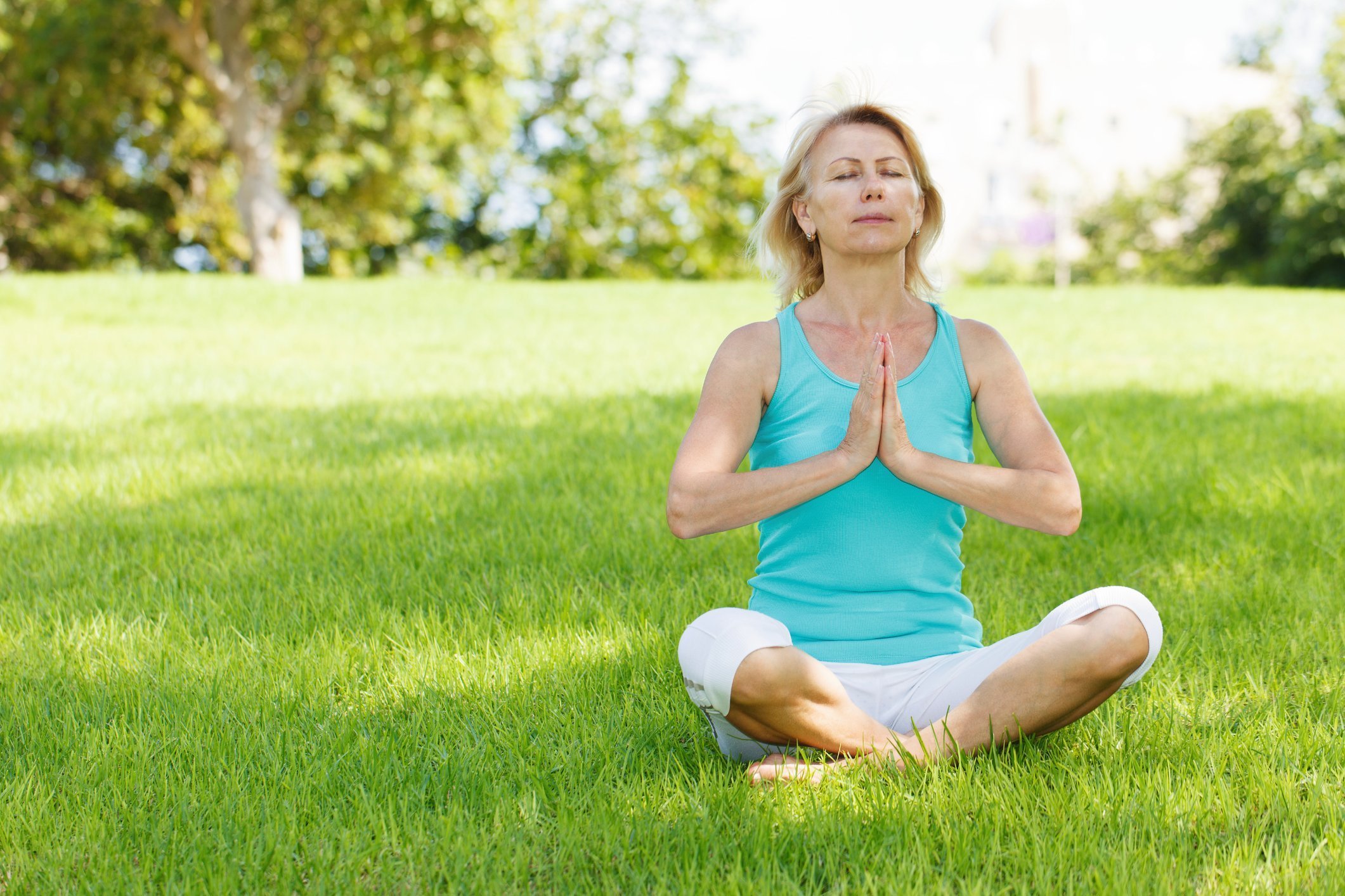 Meditatives Yoga im Grünen
