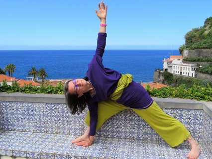 Gyöngyi vor einer traumhaften Kulisse auf Madeira