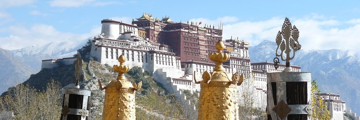 Der Potala Palast diente in der Vergangenheit u.a. als Regierungssitz, Kloster und Residenz mehrerer Dalai Lamas