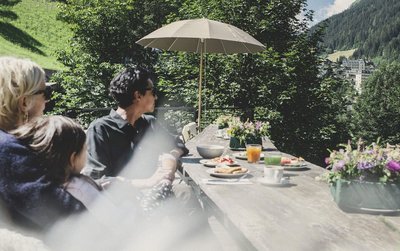 Gemeinsan frühstücken und den Ausblick genießen