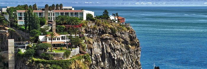 Hoch oben auf einem Felsvorsprung in Ponta do Sol an der Küste Madeiras finden Sie das 4 Sterne Design Hotel Estalagem