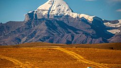 tibet-reisen-kailash-himalaya-trekking-pilgern-mount-kailash Buddhisten und Hindus verehren den Mount Kailash -Tibets heiligen Berg