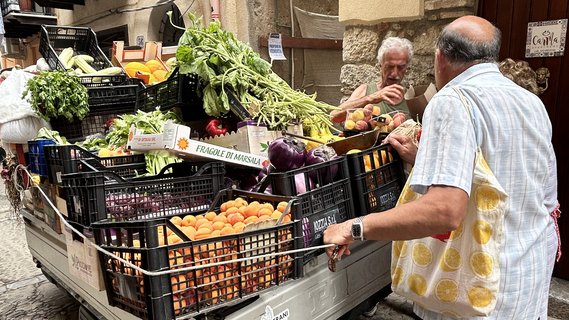 Gemüsestand in der Stadt