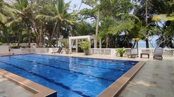 sri-lanka-surya-lanka-pool Egal ob im Pool oder im Meer, im Surya Lanka kann man sich schnell erfrischen.