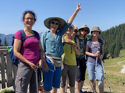 Yogis beim wandern