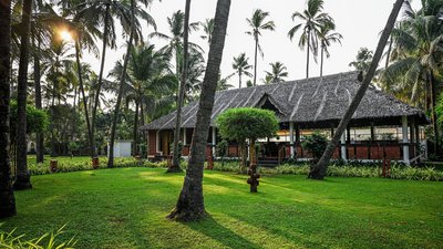Blick auf die Yogahalle