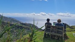 yoga-urlaub-portugal-madeira-estalagem-da-ponta-do-sol-bank-ausblick Atmenberauber Blick über Madeira