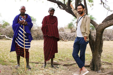 Jay Aggarwal von Tarakwai Safaris mit Maasais