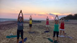 yoga-ayurveda-reise-sri-lanka-oasis-ayurveda-resort-strand-natur Viel Spaß und Freude bei Yogaübungen am Strand von Sri Lanka