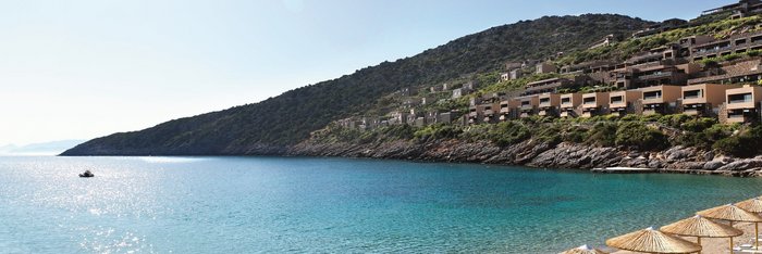 Kristallklares Wasser in der Bucht des Daios Cove