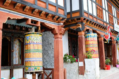 Gebetsmühlen im Zentrum von Mongar