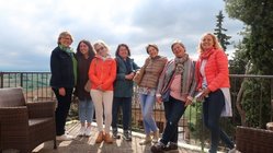 yoga-reisen-italien-marken-villa-garulli-gruppe In der Villa Garulli in Italien erleben Sie Yoga in schönster Umgebung gemeinsam mit Gleichgesinnten