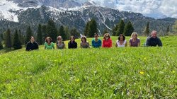 südtirol-uli-hawel-saalerwirt-yoga-urlaub Die Gruppe hat die Woche in der Natur Südtirols sehr genossen.