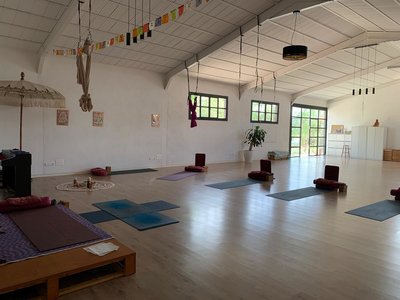 Zu Ihrer Ayurveda Kur werden erholsame Yoga-Stunden angeboten