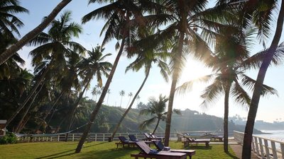 Der Garten direkt am Meer lädt zur Entspannung ein