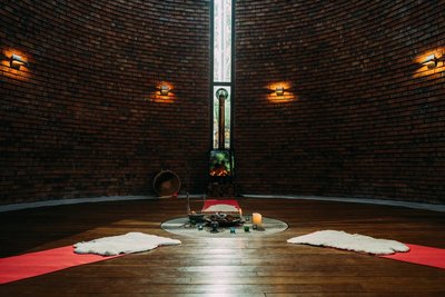 Yoga üben in der gemütlichen Yoga-Shala