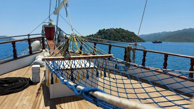 Auf einer Hängematte lässt es sich zwischen den Yoga-Stunden wunderbar entspannen