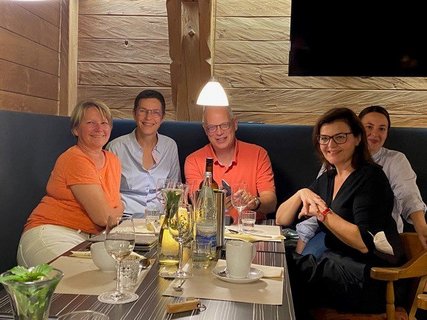 Lassen Sie die Abende gemütlich mit der Reise-Gruppe ausklingen