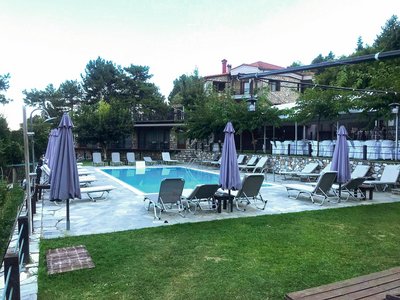 Am Pool entspannen und die Ruhe genießen