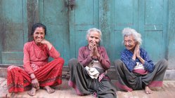 nepal-reisen-lokale-bevoelkerung-frauen Auf einer NEUE WEGE Reise andere Kulturen entdecken