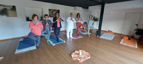 Strahlende Gesichter beim Yoga