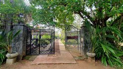 ayurveda-kur-sri-lanka-lotus-villa-eingang Treten Sie ein in die Lotus Villa