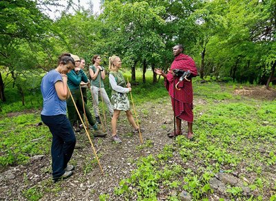 Die Maasai begleiten Sie durch den Busch Tansanias