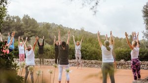 Yoga Unterricht an der frischen Luft