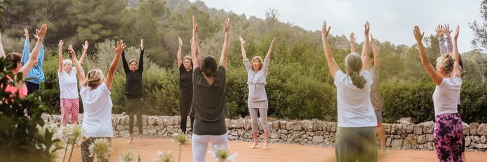 Yoga Unterricht an der frischen Luft