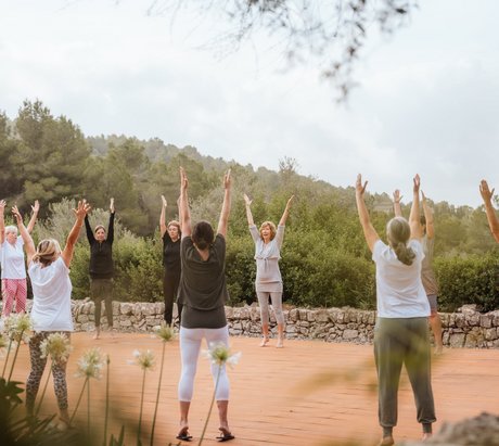 Yoga Unterricht an der frischen Luft