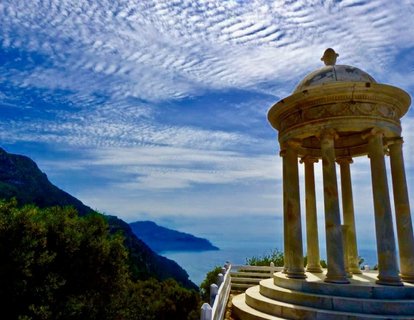Vom Marmortempel am Landgut Son Marroig den Ausblick genießen