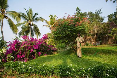 Die schön gepflegte Gartenanlage im Somatheeram Ayurveda Resort