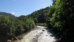 yoga-urlaub-deutschland-allgäu-bio-berghotel-ifenblick-ausflug Herrliche Aussichten auf die umliegenden Flüsse erwarten Sie bei einer Reise ins Allgäu