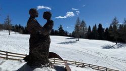 yoga-urlaub-italien-suedtirol-hotel-saalerwirt-schnee Spaziergang durch den frischen Schnee