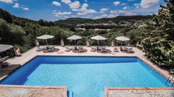 yoga-reisen-spanien-mallorca-finca-son-mola-vell-pool Drehen Sie Ihre Bahnen im erfrischenden großen Pool und lassen Sie Ihren Blick auf das weite Tal schweifen
