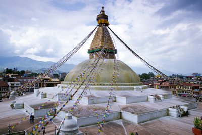 Bodnath der kleine Vorort wid von buddhistischen Pilgern aus Nepal und den umliegenden Regionen oft besucht