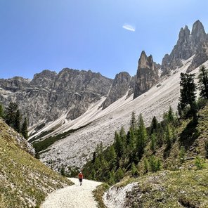 Wanderer in den Bergen von Südtirol