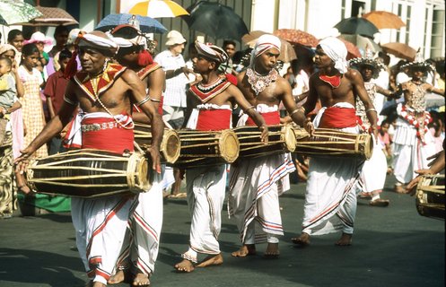 Prunkvolle Parade in Sri Lanka: Kandy Perahera