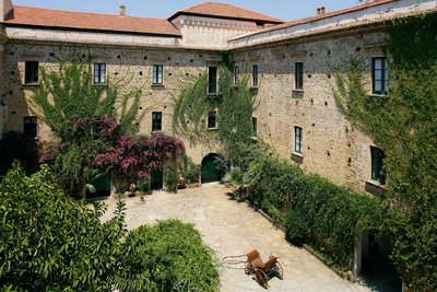 Begrünter Innenhof des Palazzo Belmonte