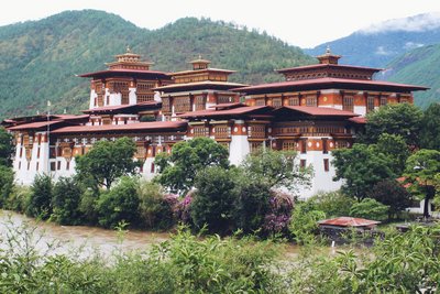 Besuchen Sie den Punakha Dzong in Bhutan