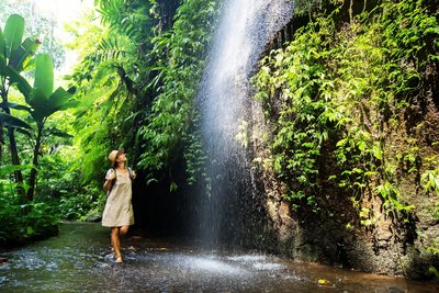 Wanderungen vorbei an kühlenden Wasserfällen