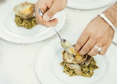 Das Essen wird mit viel Liebe zum Detail angerichtet