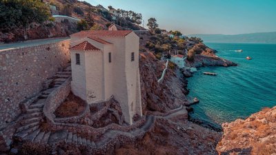 An den Hydra Klippen entlang wandern