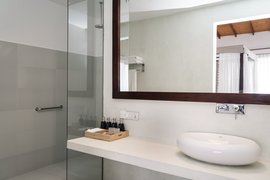 Die Badezimmer sind stilvolle gestaltet