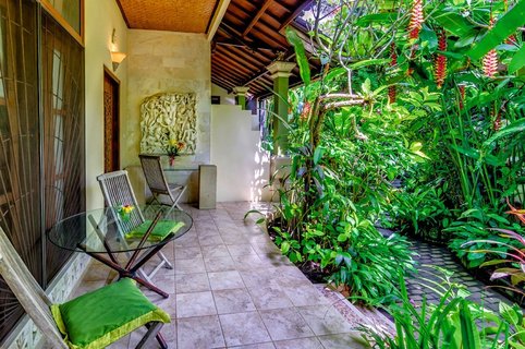 Entspannen Sie auf ihrer gemütlichen Terrasse in der LadyBamboo Villa