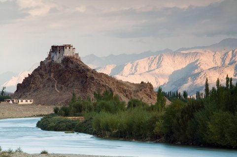 Bei einer NEUE WEGE Reise die faszinierende Landschaft von Ladakh erkunden