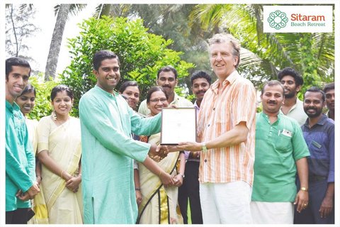 Das Sitaram Beach Retreat erhält als Dank für die wunderbare Zusammenarbeit das Preferred Partner Zertifikat